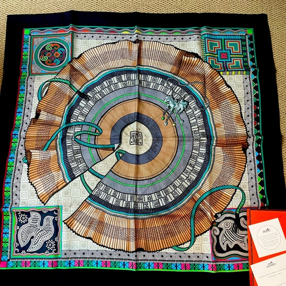 Hermes’ 90 silk scarf - Picture 2 of 2